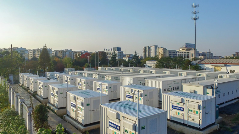 光伏儲能電站的電能存多久，10kw光伏電站配多大儲能