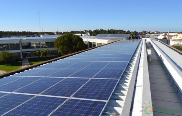 高速公路兩邊是否安裝太陽能,高速公路能用太陽能路燈嗎