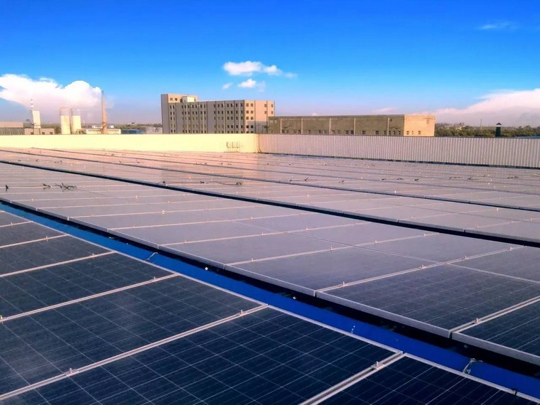 全太陽(yáng)能動(dòng)力汽車，太陽(yáng)能汽車曬一天續(xù)航200公里能普及嗎